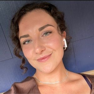 Meet your Posher, Claire